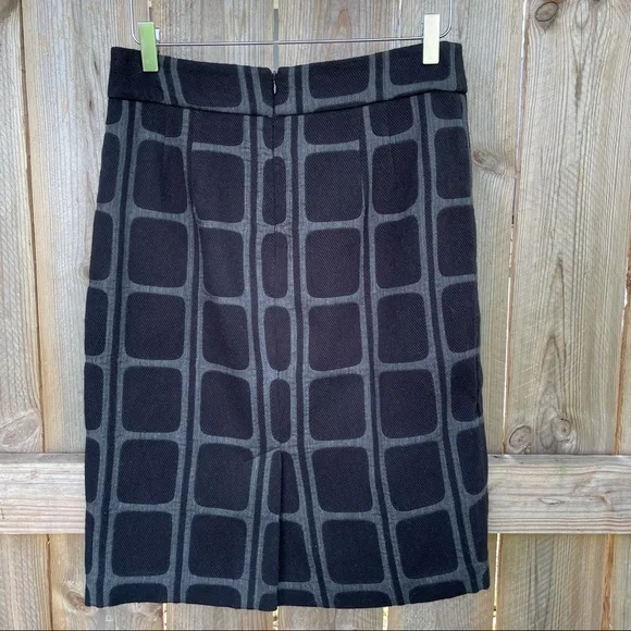 Trina Turk skirt lined USA made size 4 black - Picture 2 of 8